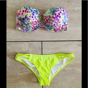Gorgeous Victoria’s Secret bikini Pieces